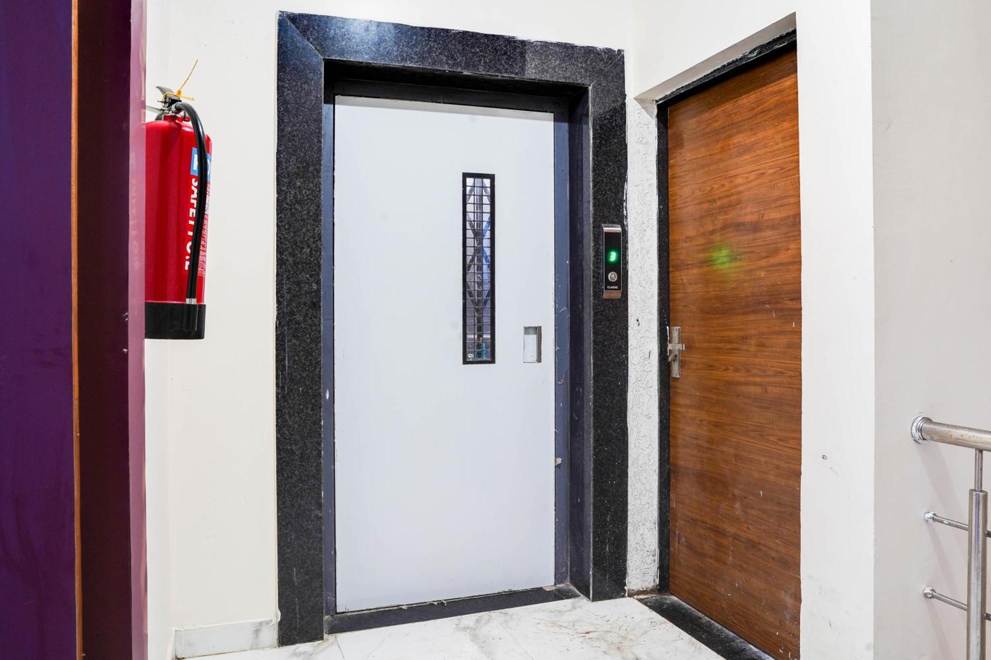 Hotel O Anjaney Palace Бопал Екстериор снимка